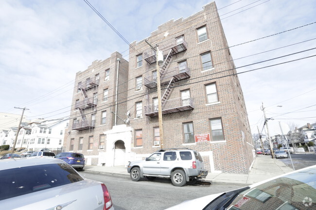 Primary Photo - 32 Elmwood Ave