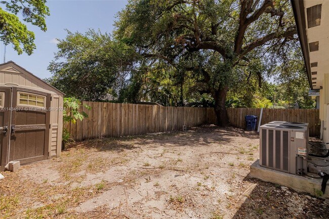 Building Photo - 2185 NW 41st St