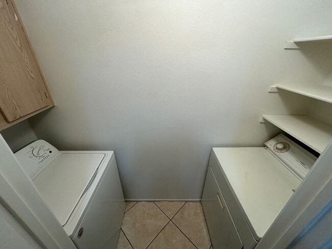 Building Photo - BRIGHT 1 BD & 1 FB CONDO IN SOUTHWEST LAS VEGAS