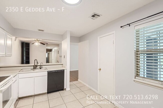 Building Photo - Spacious Three Bedroom Condo