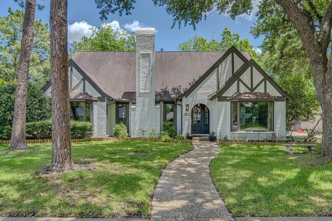 Building Photo - 1815 Valley Vista Dr