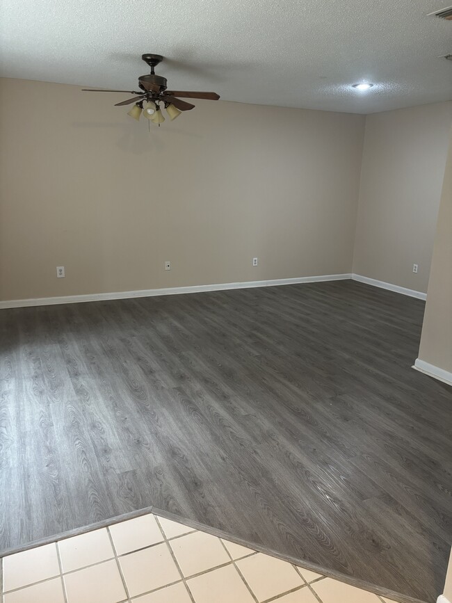 Building Photo - Loggers Cir