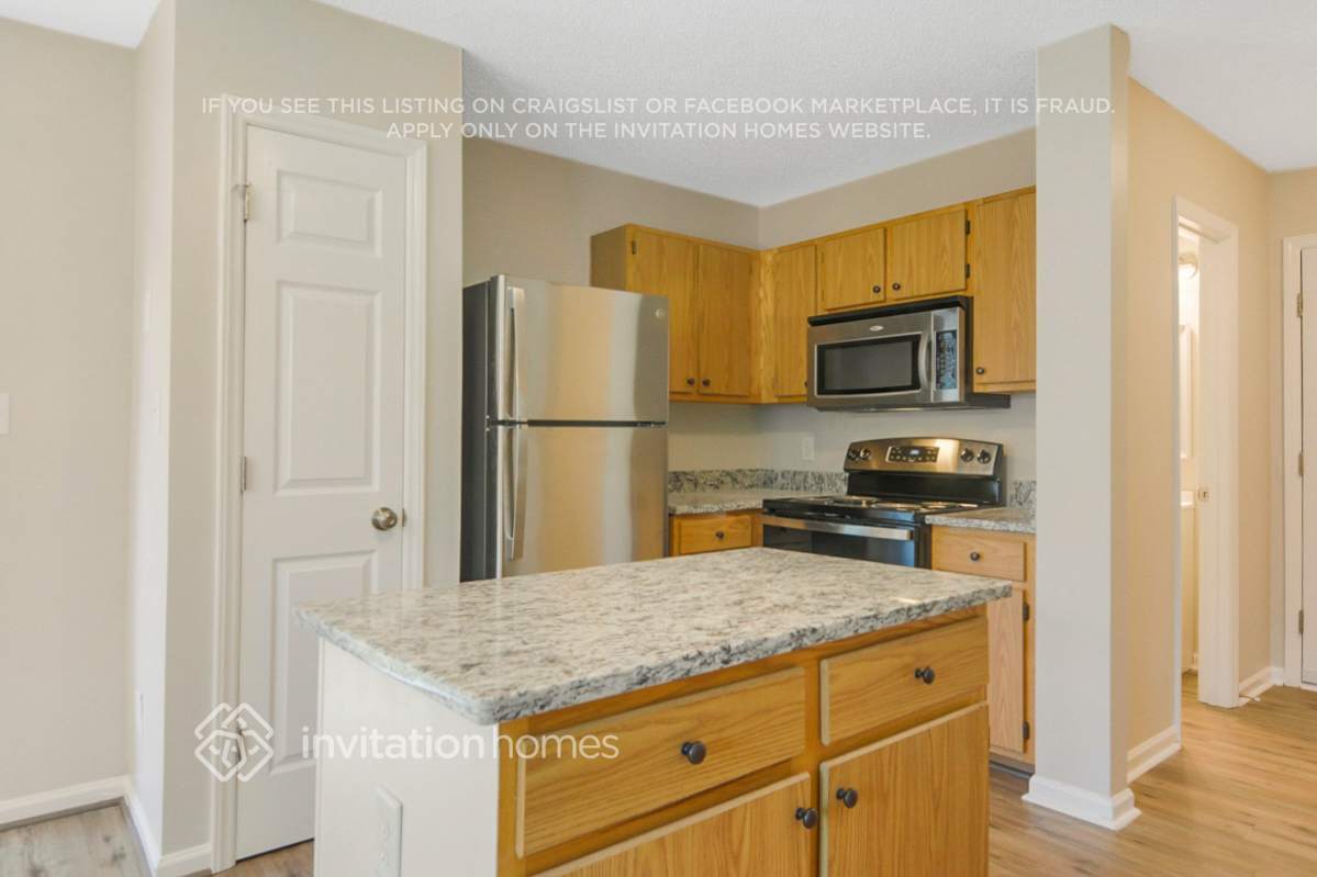 Building Photo - 4921 Silverdene St