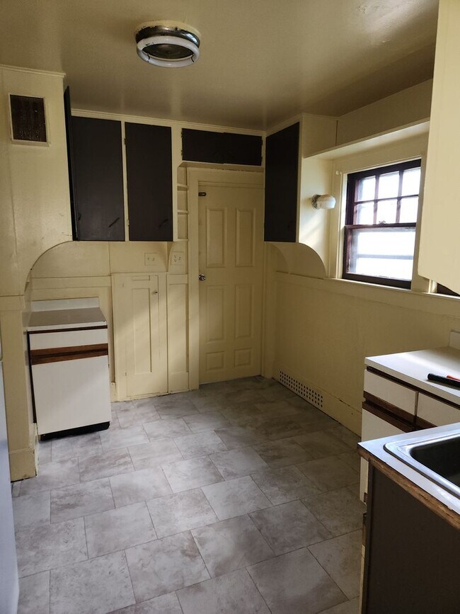 Building Photo - 108/110 Shelter Street