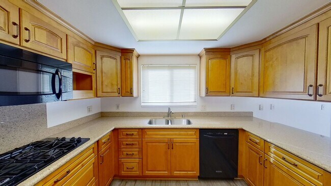 Building Photo - **MOVE-IN SPECIAL** 4 Bedroom , 2.5 Bathro...