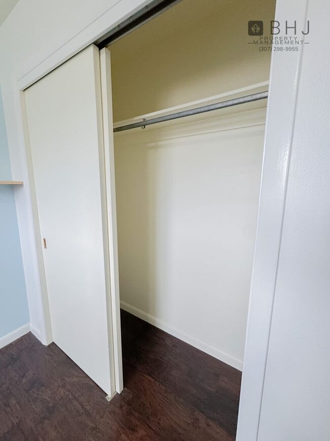 Building Photo - Pet Friendly 2 bed/ 2 bath single family h...