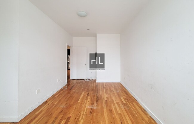 Building Photo - NOLL STREET / Spacious 2 Bed 1 Bath / Grea...