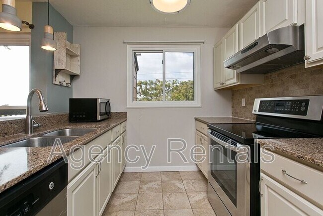 Building Photo - 92-1331-1331 Panana St