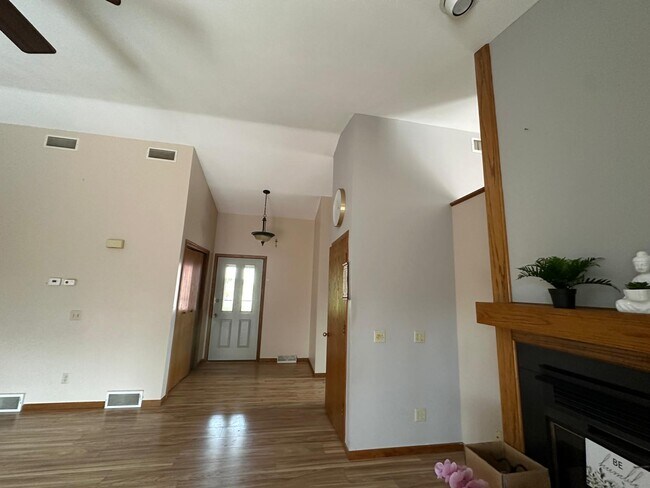 Building Photo - 543 Mahogany Way