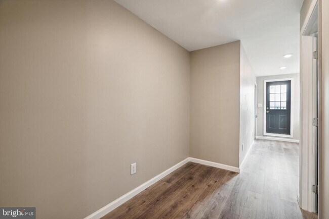 Building Photo - 655 N 33rd St