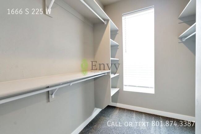 Building Photo - 1666 S 225 E