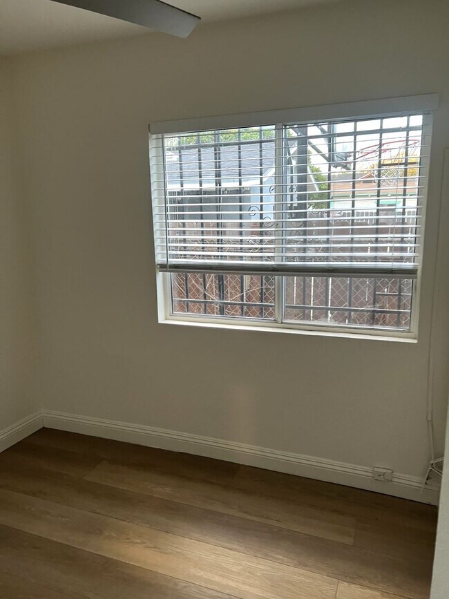 Building Photo - 227-229 E 78th St