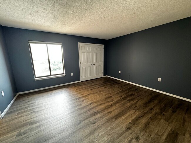 Building Photo - Urban Living at Its Finest: Spacious 2BR, 2BA Condo in Courthouse