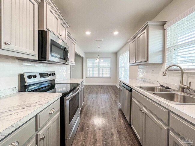 Building Photo - 12390 Pinfish Rd