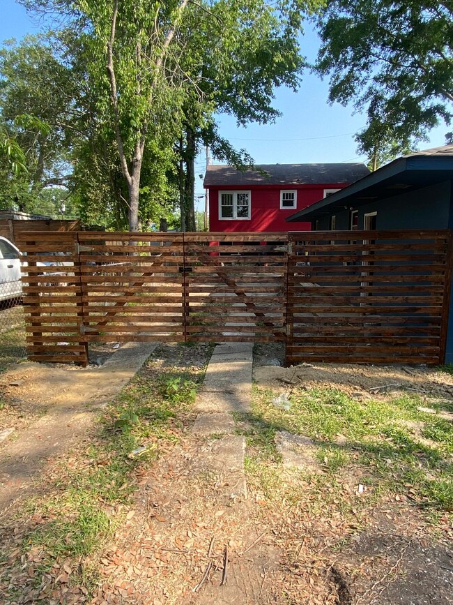 Primary Photo - 3737 Maywood Ave