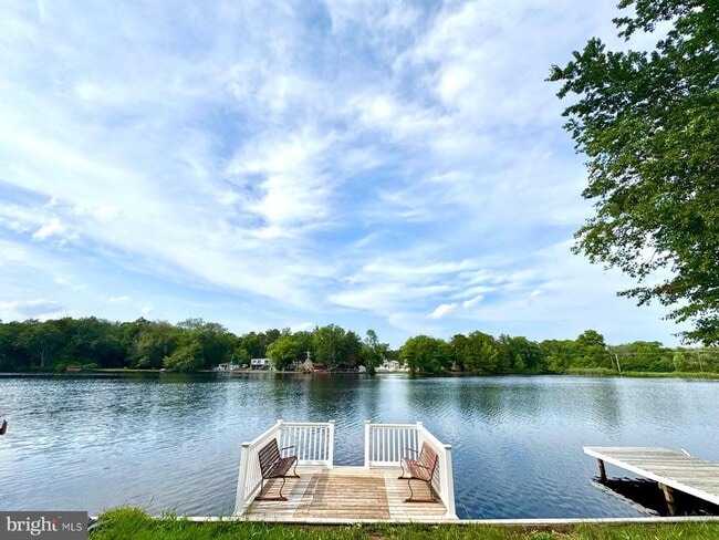 Building Photo - 3614 Lakeside Dr