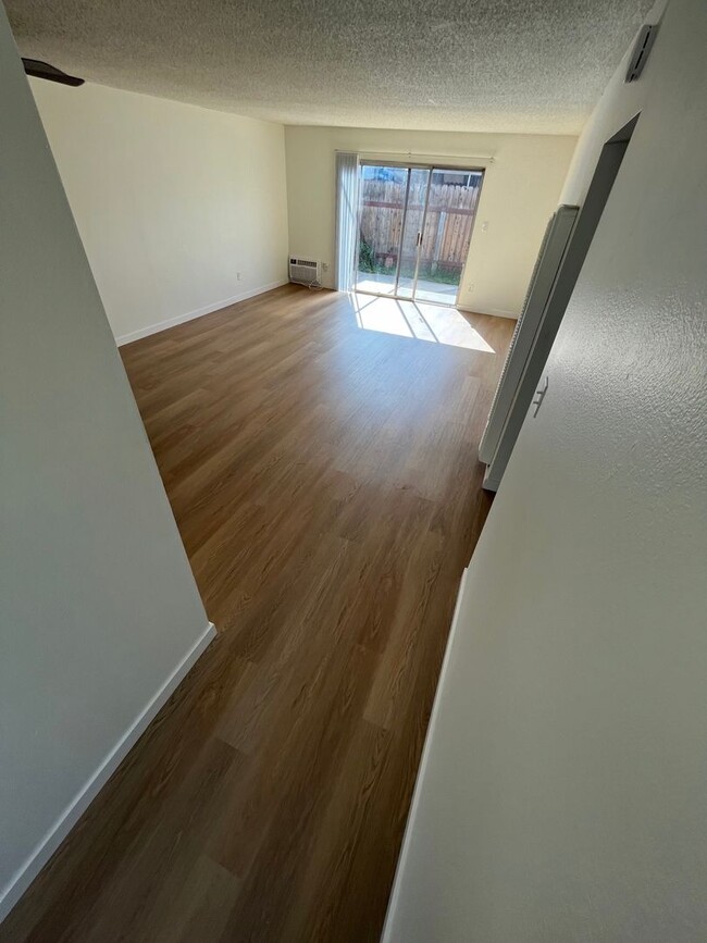 Interior Photo - Townhome 2 bed 1.5 Bath in Anaheim