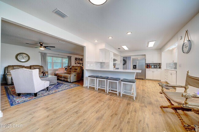 Building Photo - 2615 W 11th St