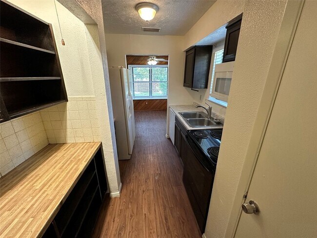 Building Photo - 917 Cherrywood Trail
