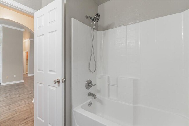 Building Photo - 8016 Breezewood Dr