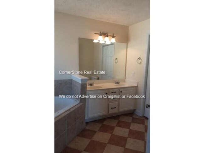 Building Photo - 1760 Renwick Dr