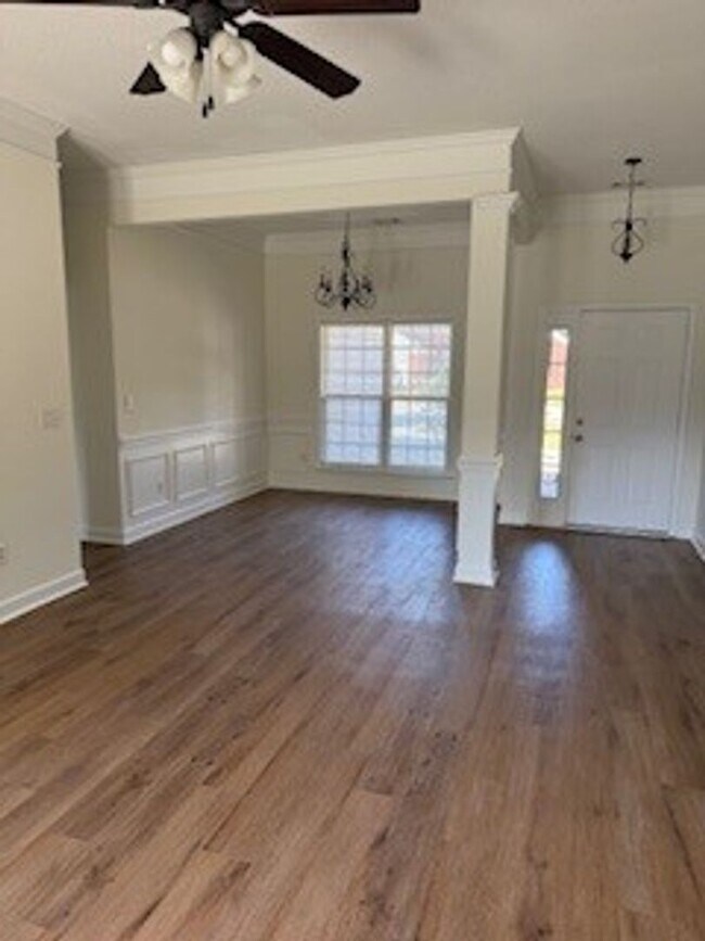 Building Photo - Ready for Move in September 1st 4 bedroom 2 bathroom Bloomingdale Ga