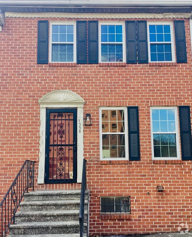 Building Photo - Newly Renovated 2 Bedroom Home on 6th St