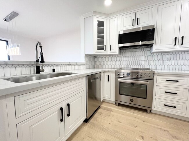 Building Photo - Beautifully Remodeled Condo with OCEAN VIE...