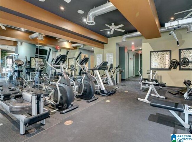 Building Photo - 401 20th St S