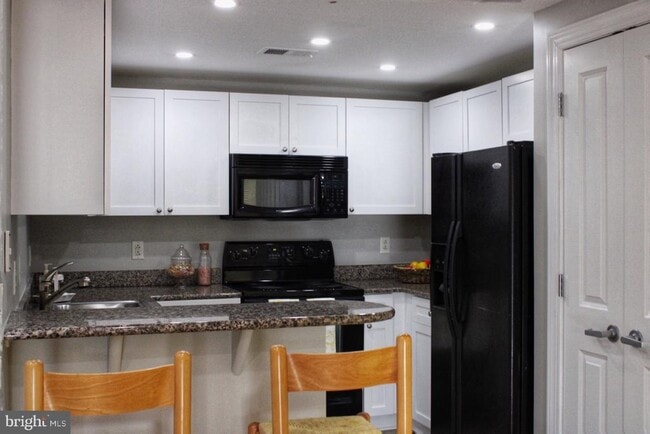 Building Photo - 777 7th St NW