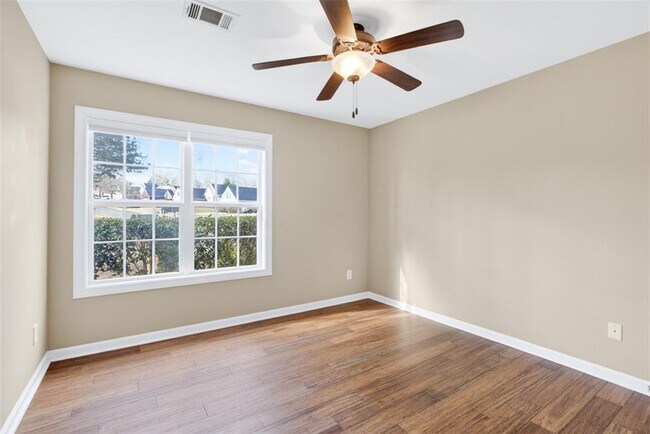 Building Photo - 135 Saltcreek Point NE