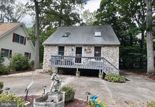 Building Photo - 33179 Woodland Ct S