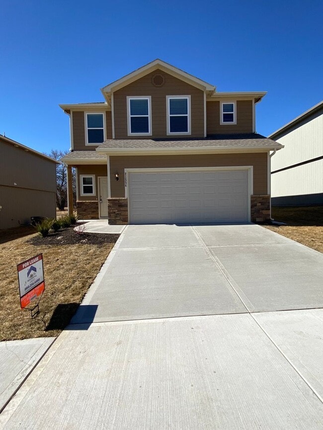 Building Photo - Now Preleasing! Comfortable Three Bedroom | Two and a Half Bath Home in Oak Woods