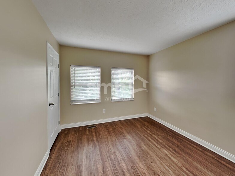 Building Photo - 270 Huntington Dr