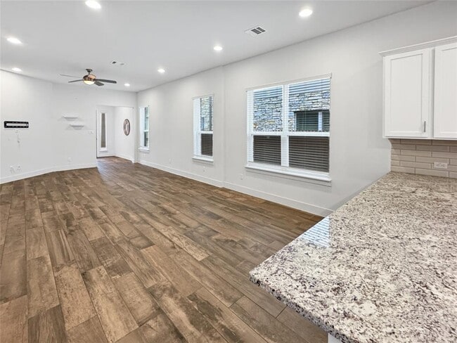 Building Photo - 1304 Westborough Ln