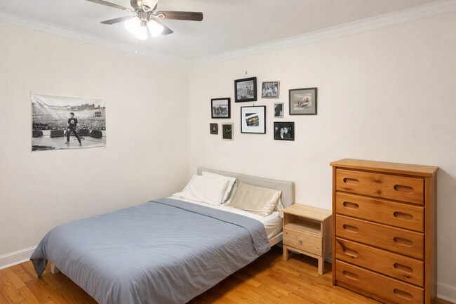 Building Photo - 2482 N Lincoln Ave