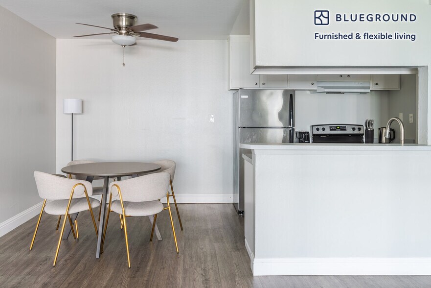 Building Photo - 2019 Shore Line Dr