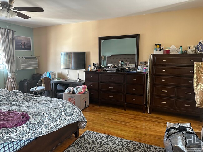 Building Photo - 65 PLACE