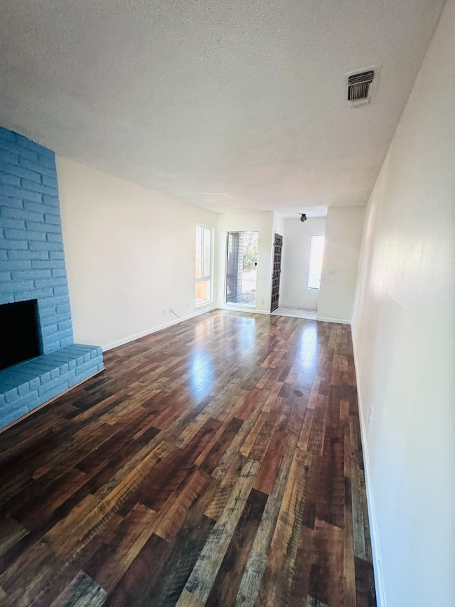 Building Photo - 5169
