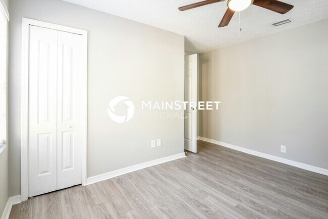 Building Photo - 3 Bedroom Pet-Friendly Home in Tampa, FL with Main Street Renewal