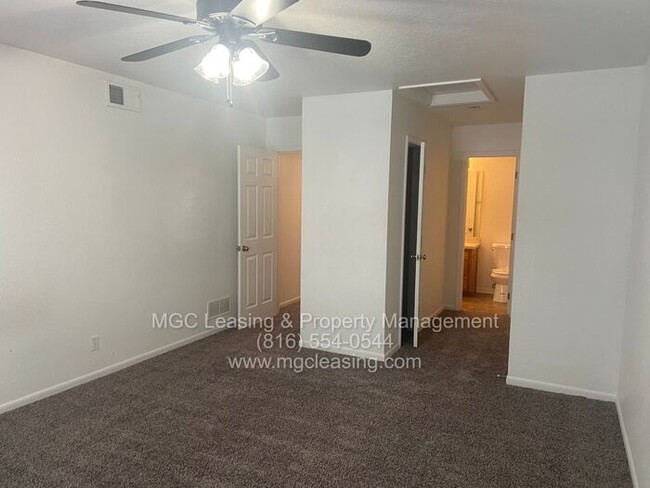 Building Photo - 3 bedroom Duplex with unique floor plan fo...