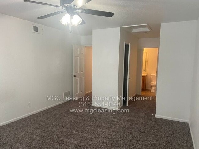 Building Photo - Creekwood Park Townhomes - At Last, This I...