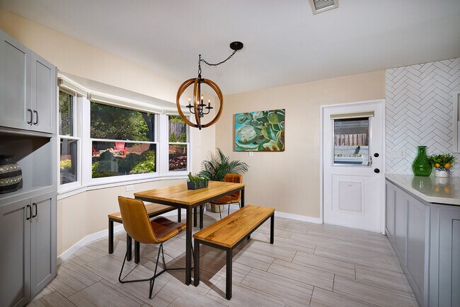 Building Photo - 2136 Foothill Dr