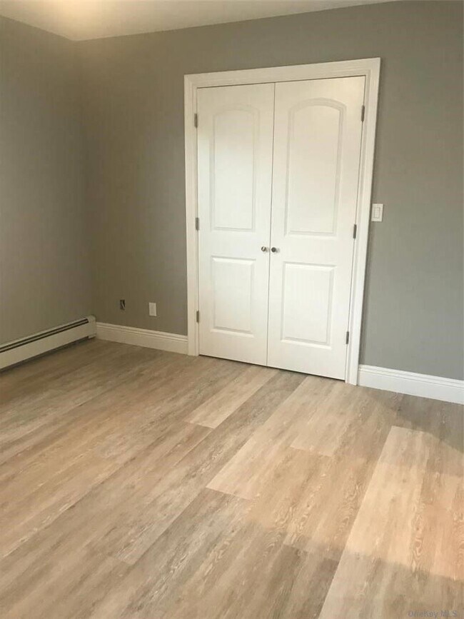 Building Photo - 328 Glen Cove Rd