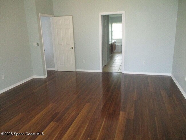 Building Photo - 935 Southlakes Way SW