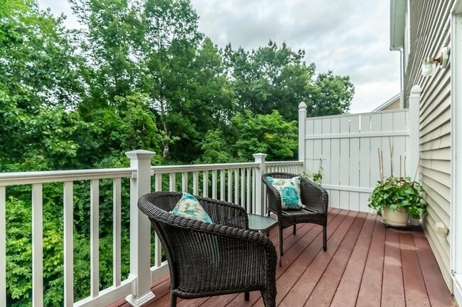 Building Photo - 18 Dale St