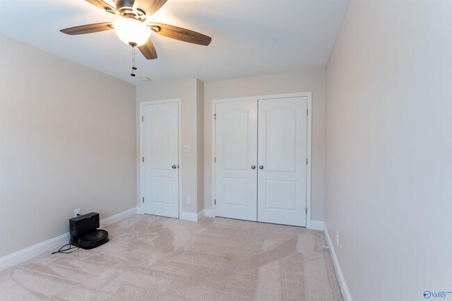 Building Photo - 2524 Oak Pl Dr SE
