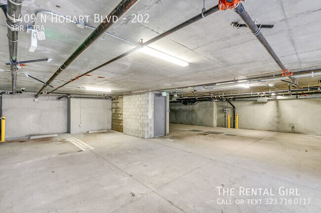 Building Photo - 1409 N Hobart Blvd
