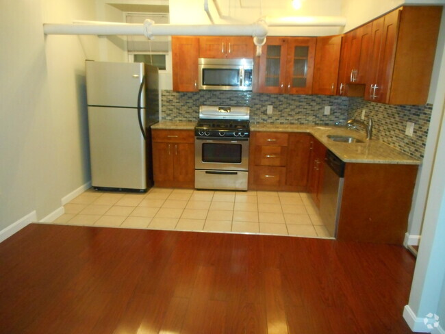 Building Photo - 70A Strathmore Rd