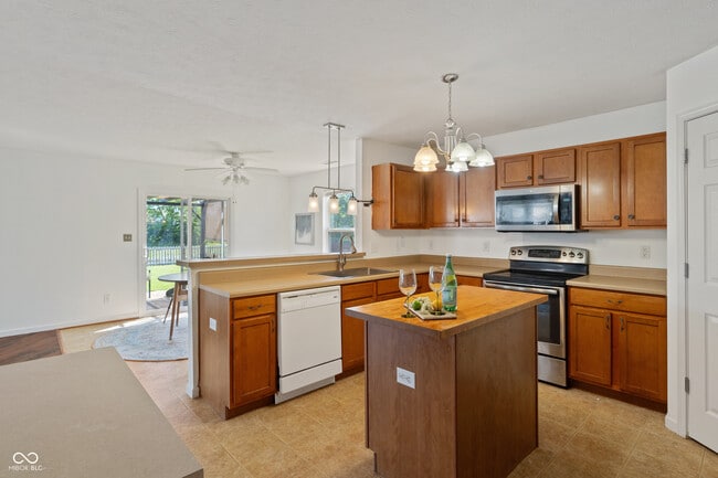 Building Photo - 1135 Highland Lake Way